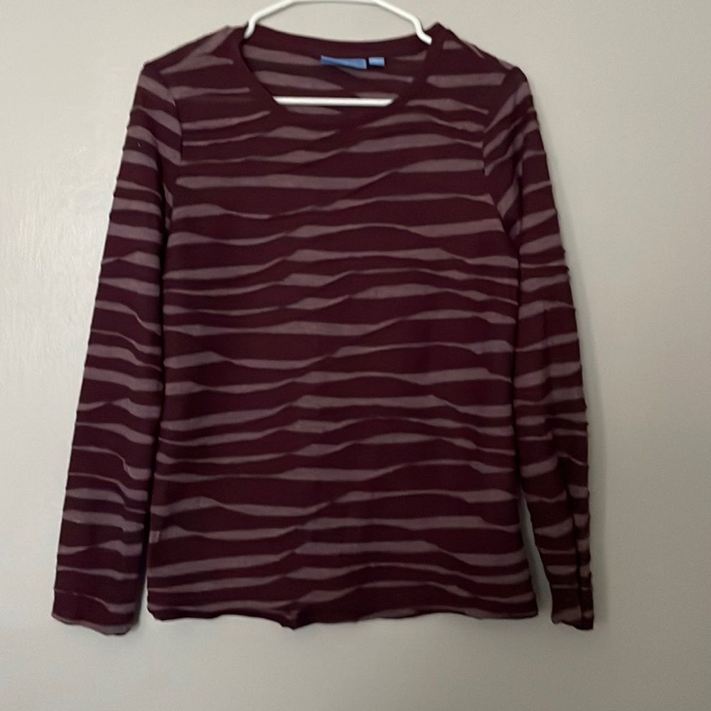 Simply Vera, Vera Wang long sleeve t-shirt. 2 tones of purple. Good condition